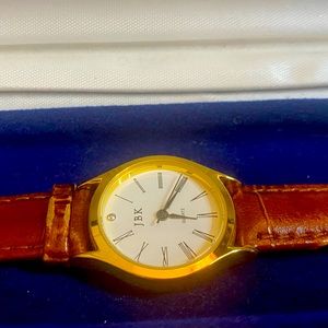 Camrose & Kross Jacqueline Kennedy Womens Watch Round Brown Leather Jbk Onasis